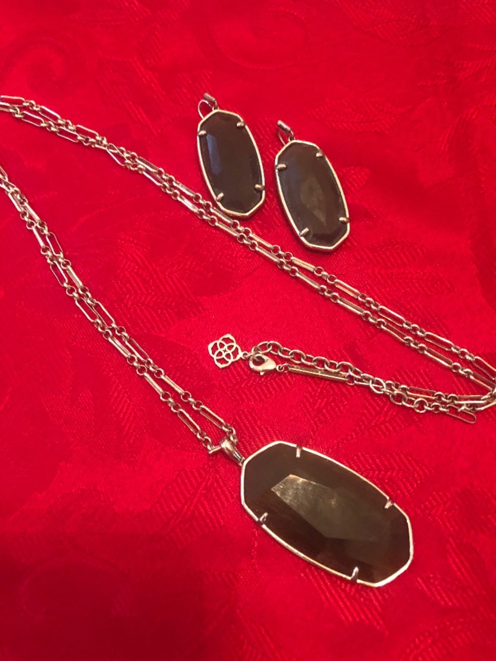 Beautiful Kendra Scott Necklace and Earrings
